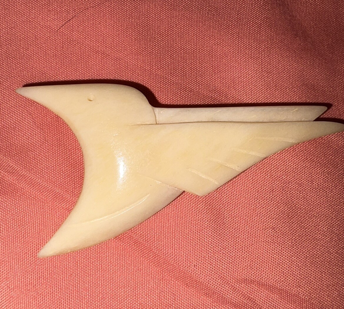 VINTAGE ESTATE Beautiful Hand Carved Flying Hummingbird Pin Brooch LOVELY