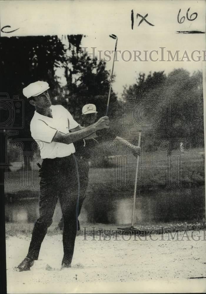 1968 Press Photo Golf player Gardner Dickinson at Lakewood Country Club