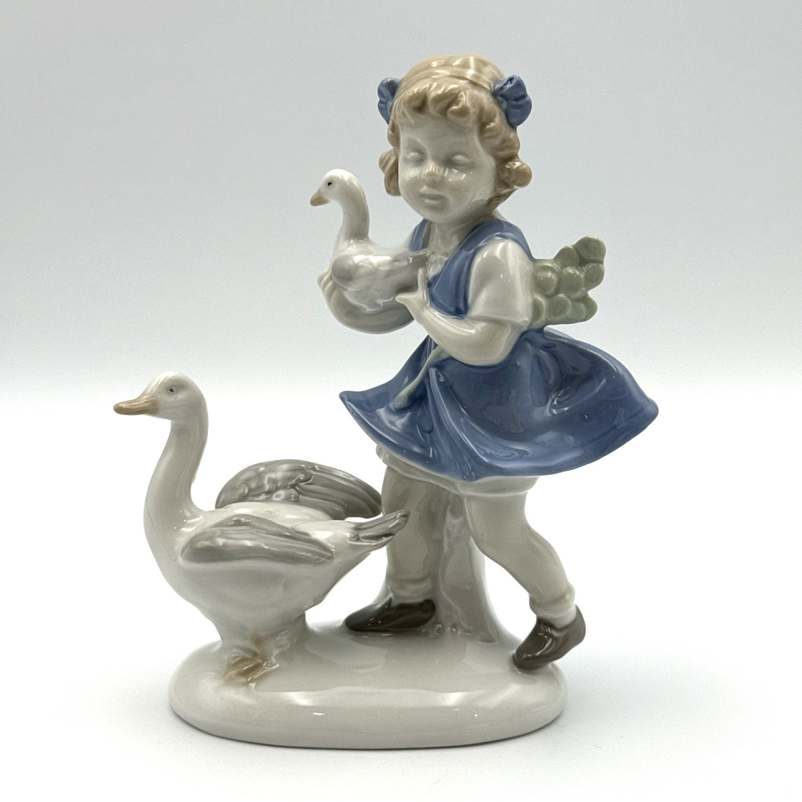 Vintage GDR Porcelain Figurine Girl With Geese #33 East Germany 5”