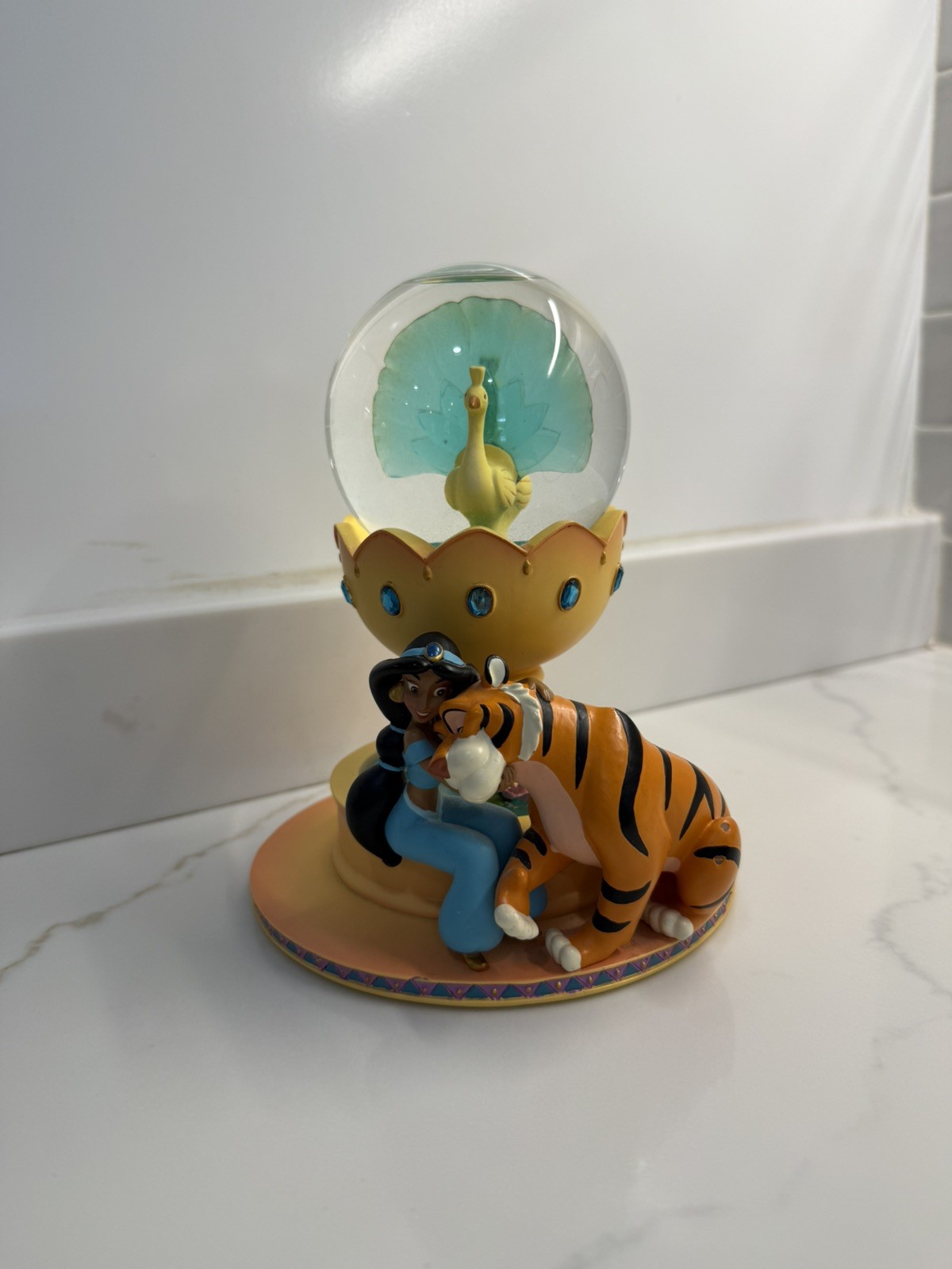 Vtg 2000s Disney Store Aladdin Jasmine Rajah Peacock Princess Snow Globe Glitter