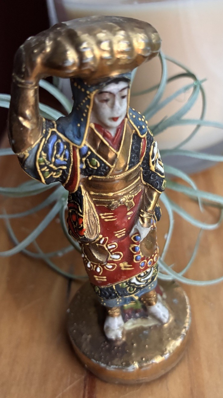 Vintage Takito Porcelain Satsuma Moriage Geisha Lady Figurine Bow 4 in. TT Japan