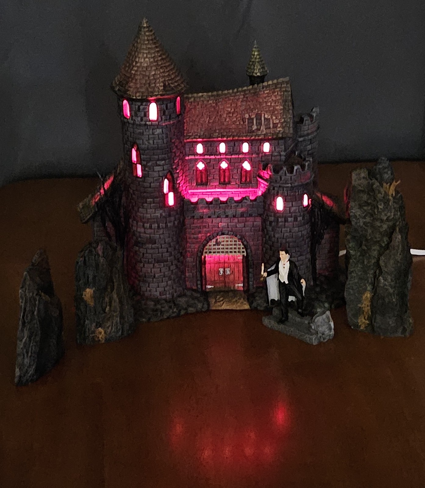 VINTAGE Dept 56 Dracula's Castle 59301 Bela Lugosi Bonus Stone Outcroppings