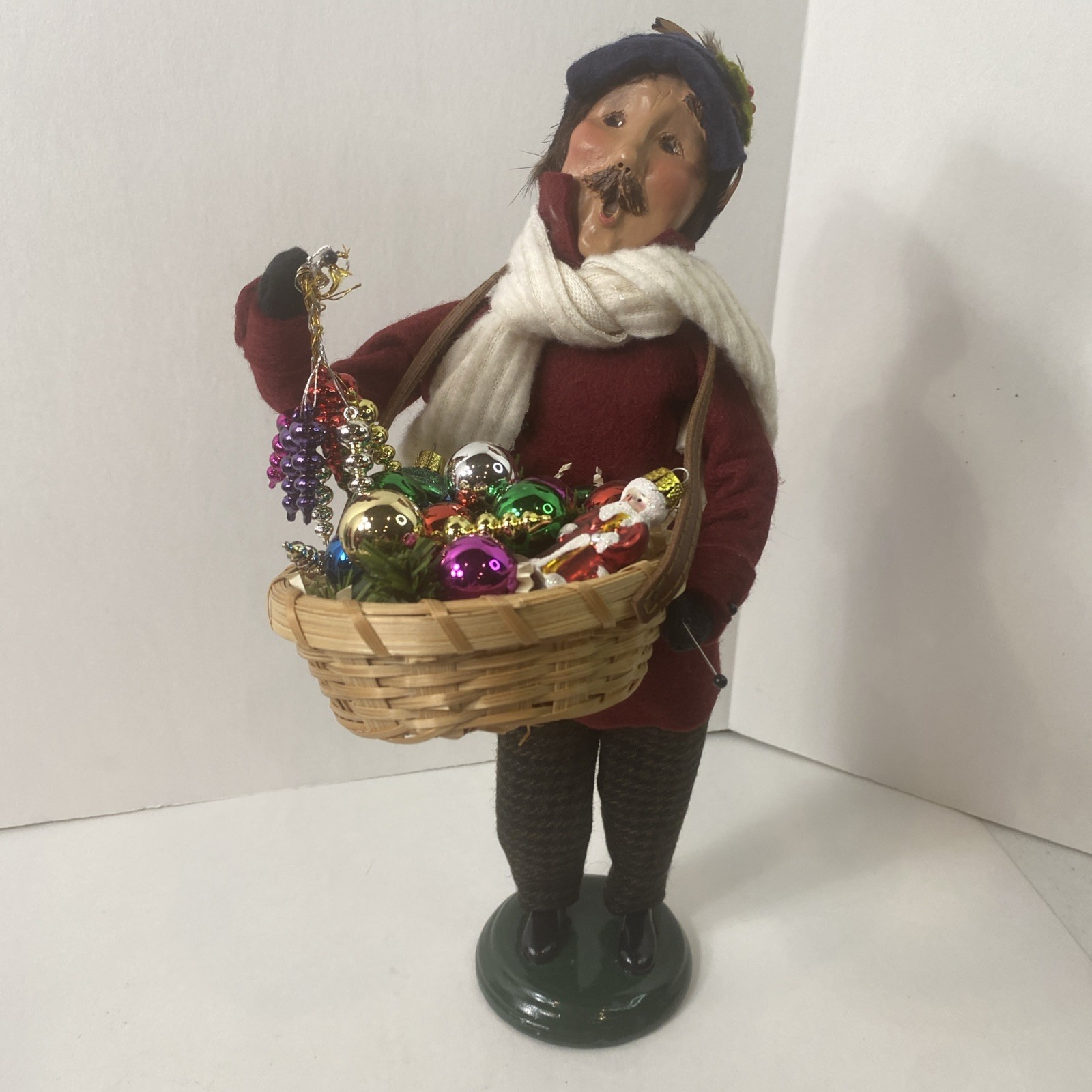 Byers Choice Carolers 2004 Glass Ornament Man Vendor Carrying Fine Ornaments Byers Choice Carolers 2004 Glass Ornament Man Vendor Carrying Fine Ornaments