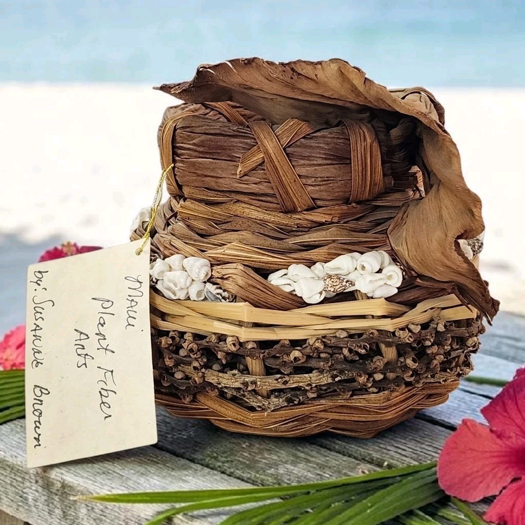Vtg Hawaiian Wattle Mix Maui Basket  Seashells & Plant Fibers W/Tag Signed EC 