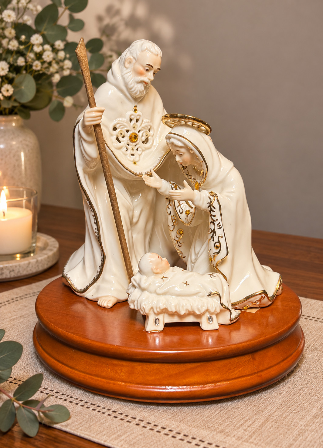 VTG Dillard\'s Holy Family Nativity Porcelain Gold Accent Figurine Music Box READ