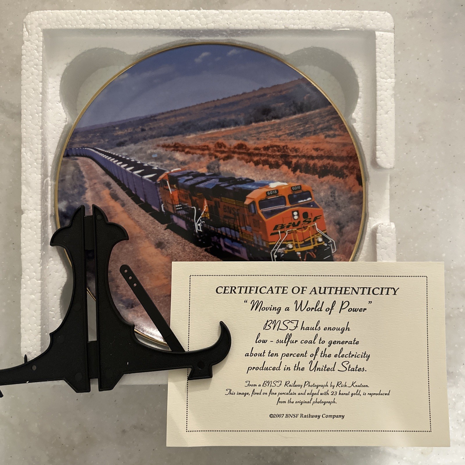 BNSF Safety Award Plate 2006 #25417 Moving a World of Power w/ Stand BNSF Safety Award Plate 2006 #25417 Moving a World of Power w/ Stand