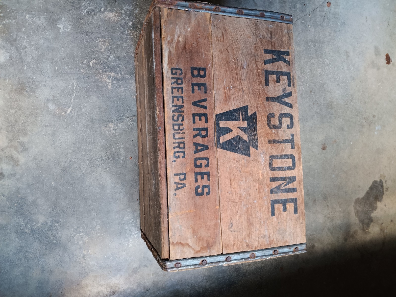 Keystone wooden beverage case