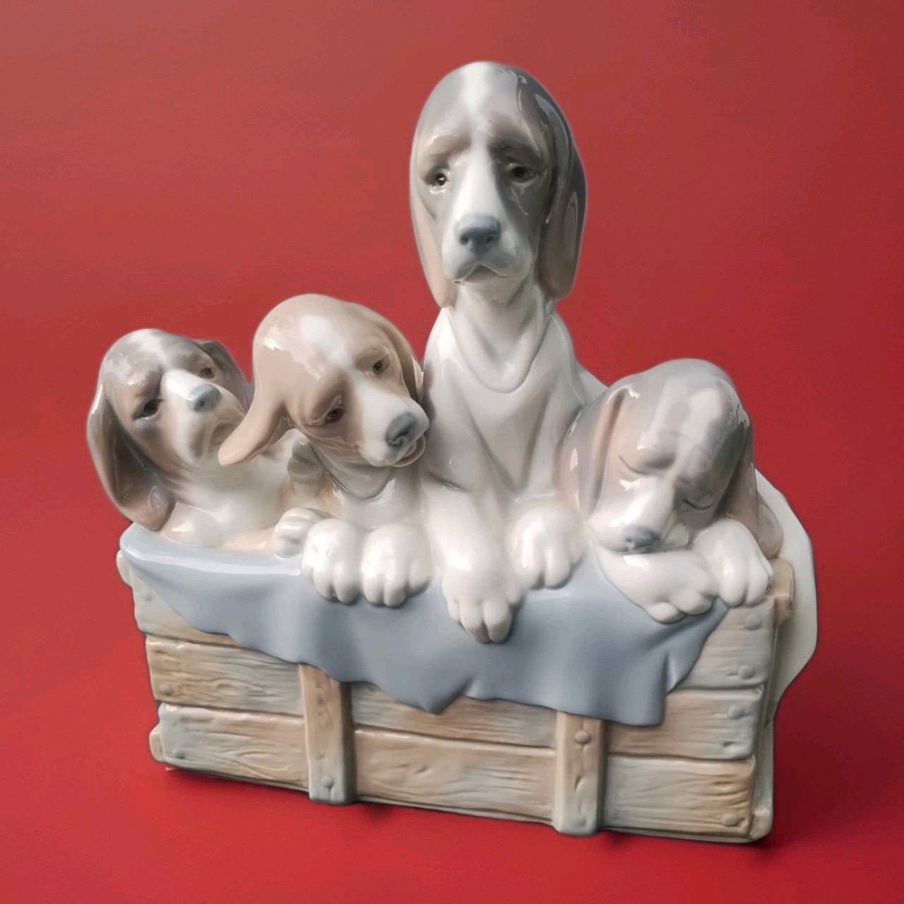 Lladro Four Beagle Puppies In A Basket 1978
