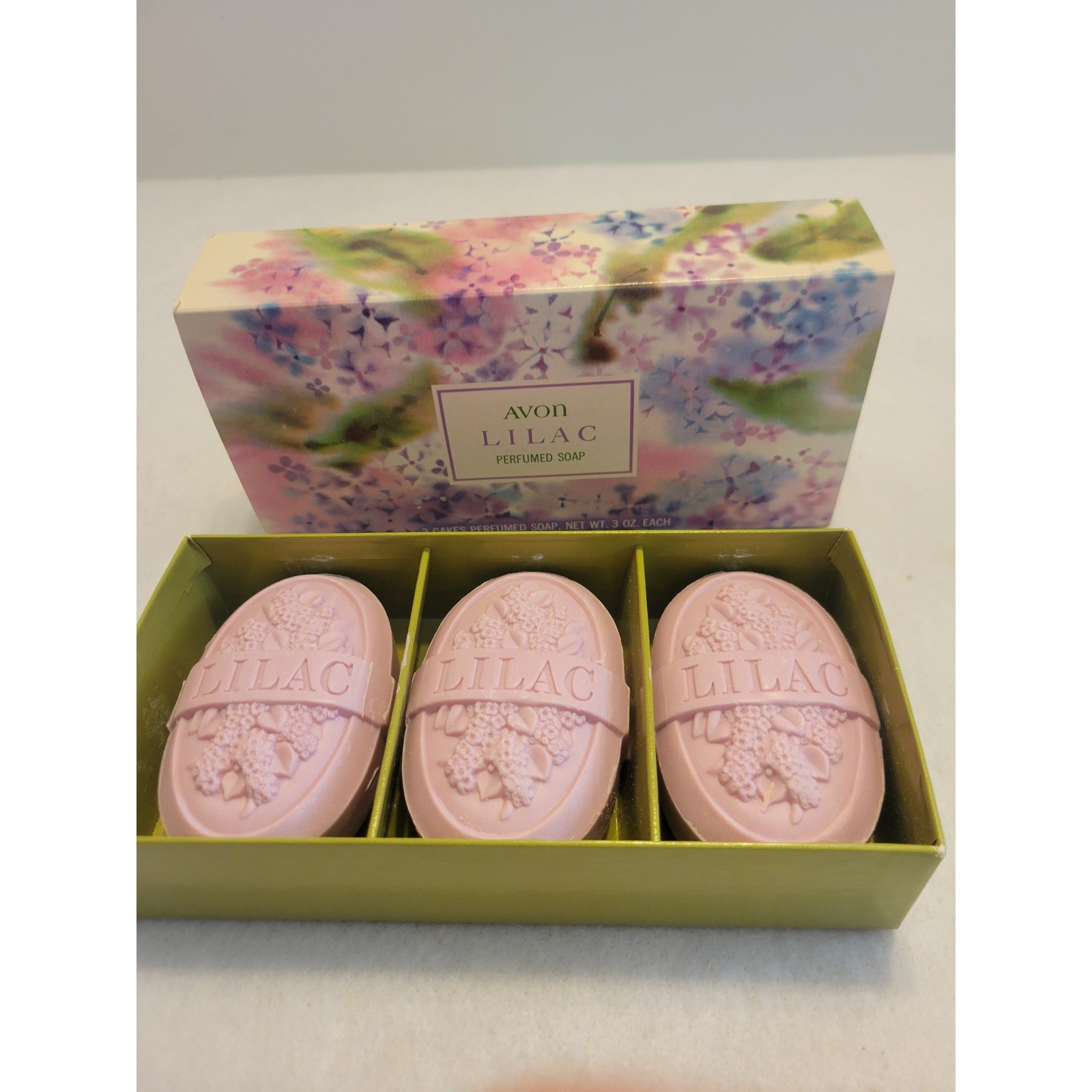 VTG Avon Lilac SoapCakes 1970s Collectible Vanity Floral Display Set w/ Box