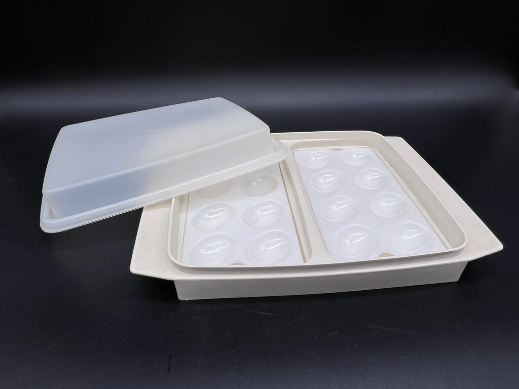 4 Piece Beige Tupperware Deviled Egg Keeper Taker Container #723 #665 Lid #722