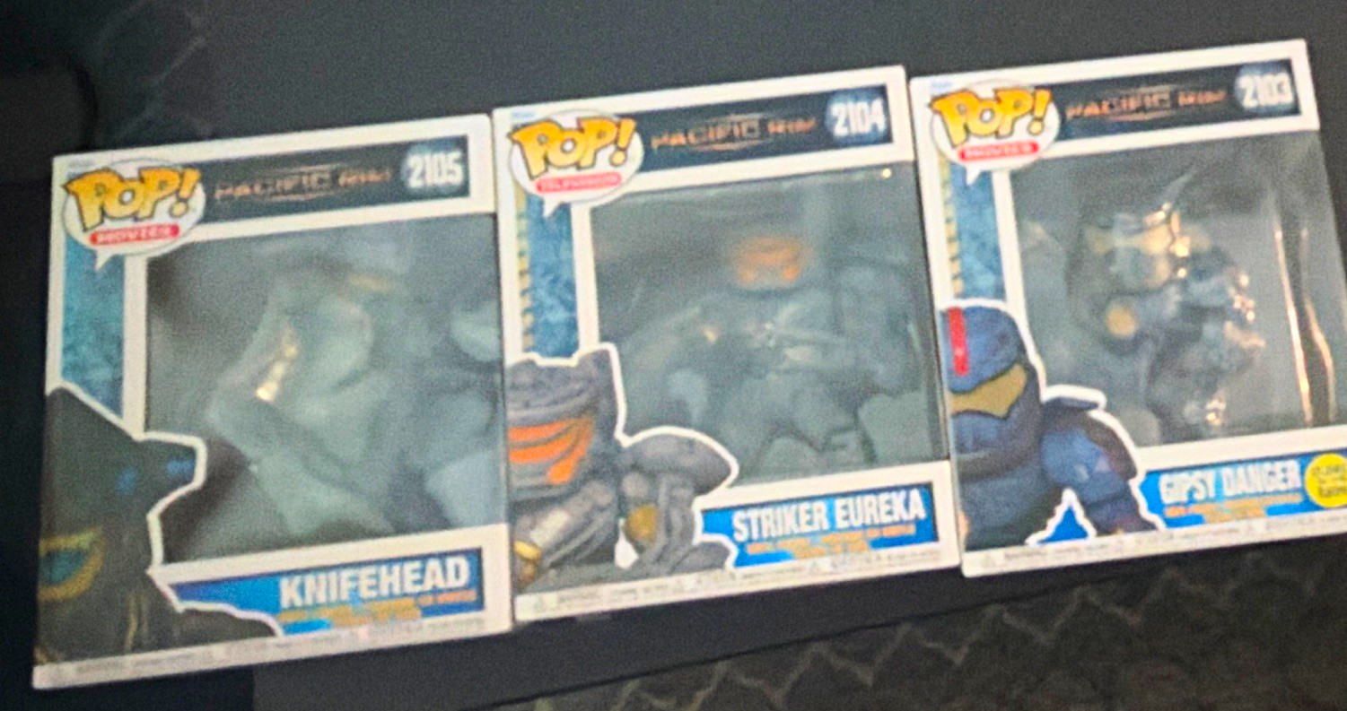 Funko Pop Pacific Rim 3-Pack Knifehead, Striker, and the Gipsy glow figurine.
