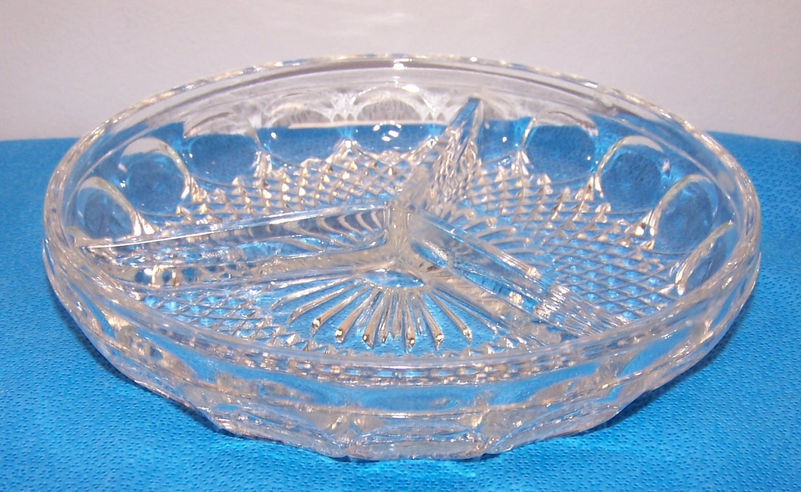 Lead Crystal Clear Glass Fan Diamond 3 Part Divided Round Candy Relish Bowl Dish