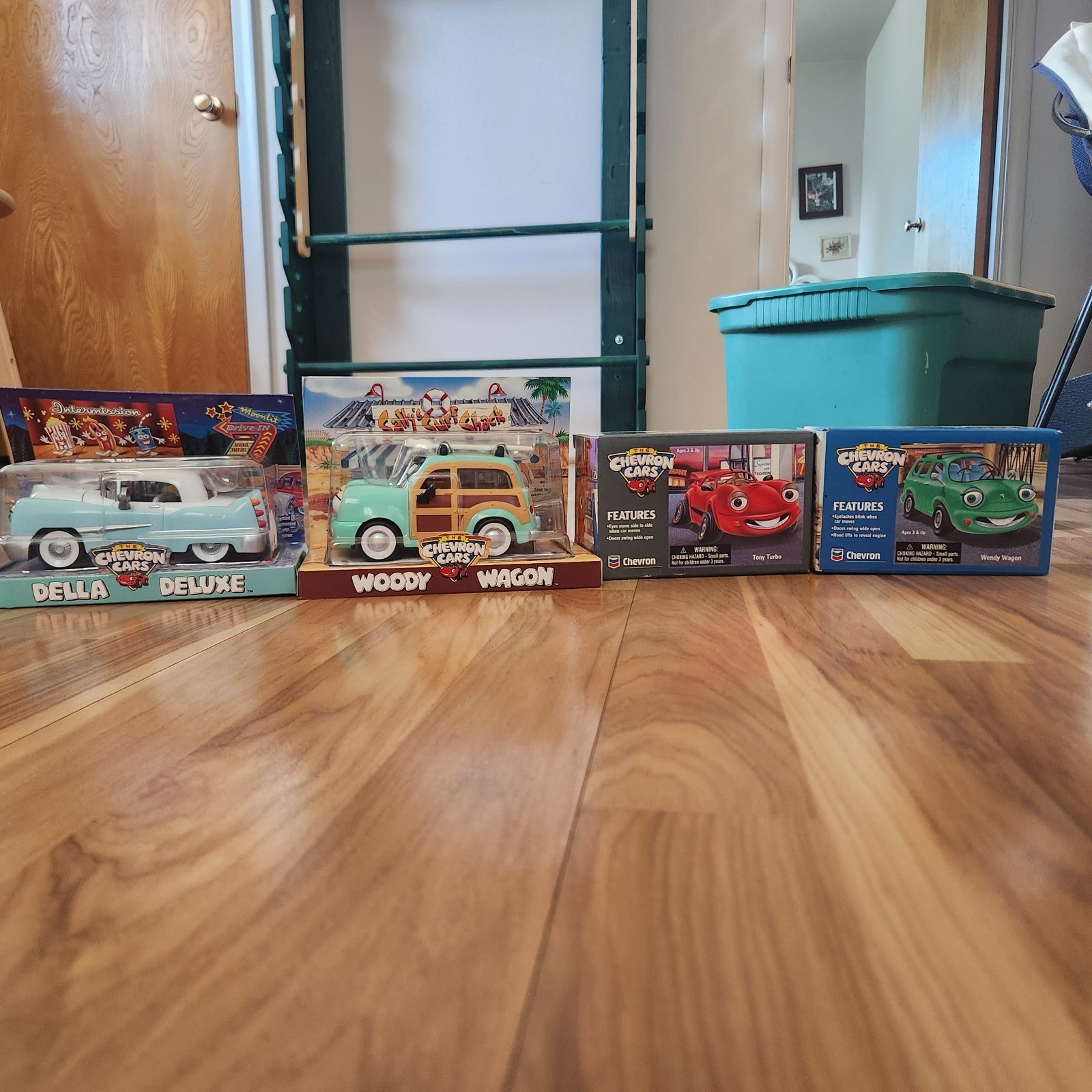 Chevron Cars Vehicle Set: Wendy Wagon, Tony Turbo, Woody Wagon, Della Deluxe