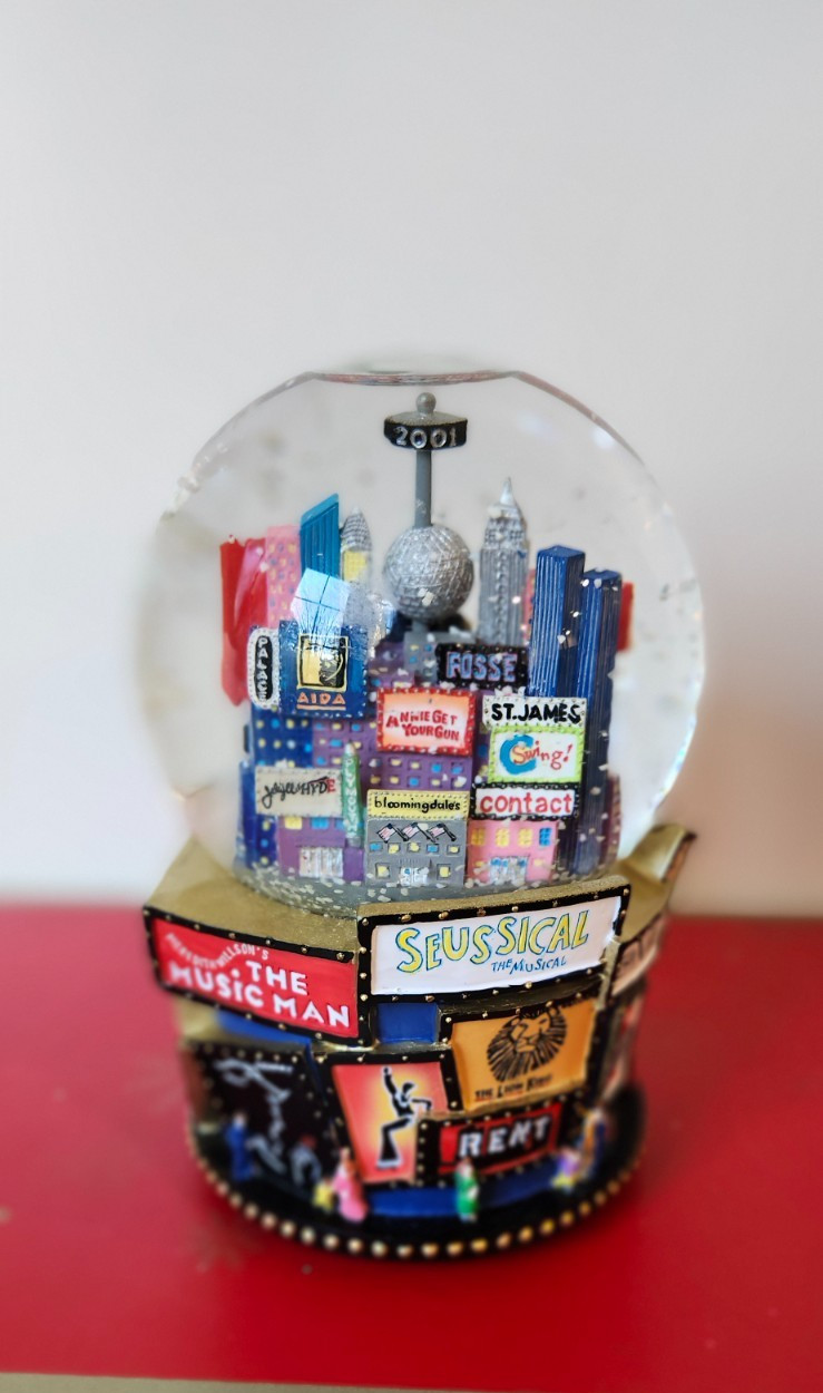2001 Bloomingdales Broadway Musical Snow Globe Twin Towers “Let It Snow” VGC