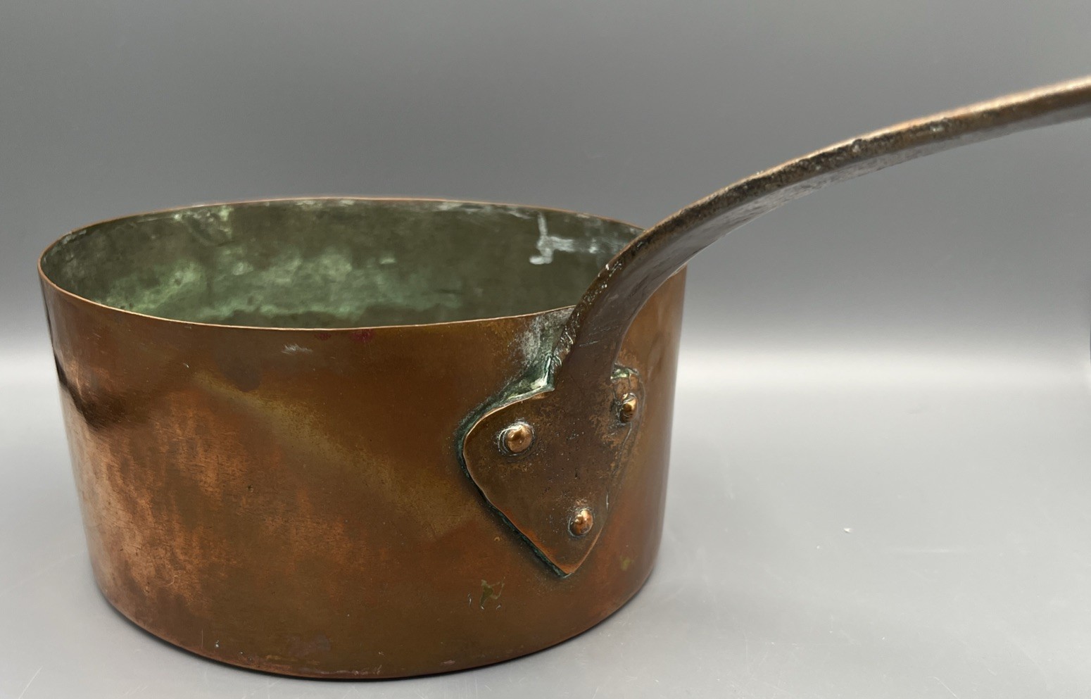 Antique Unmarked Heavy Copper Cooking Pot Long Riveted Handle 7.25” Diameter