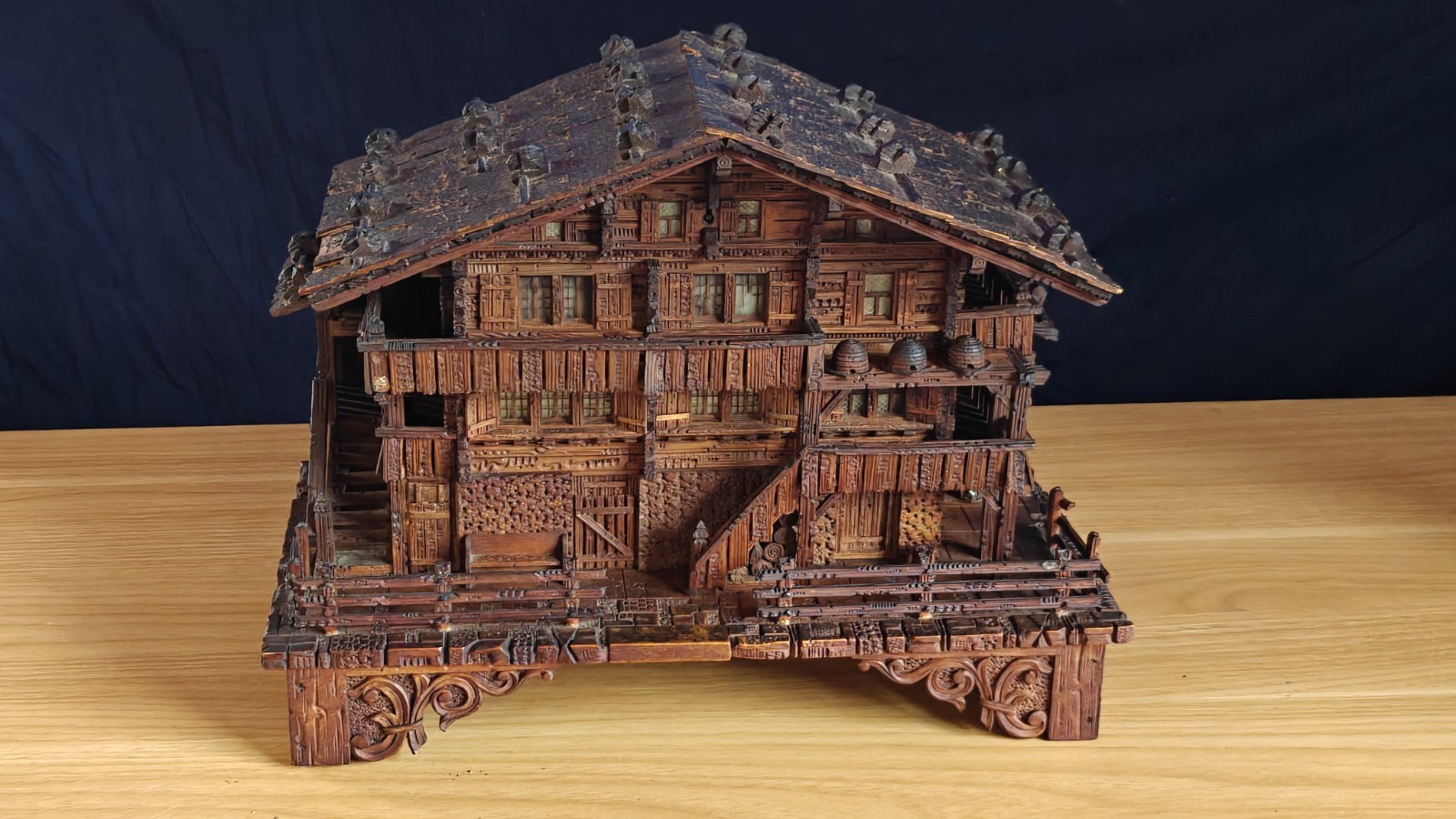 Swiss Brienz Carved Wood Alpine Chalet Music Box Crate Key 14x7.5x10.5\