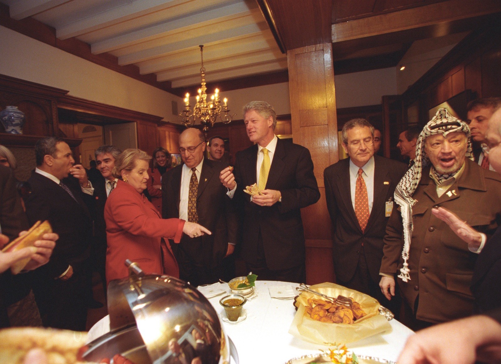 1999 Bill Clinton Ehud Barak & Yasser Arafat at Trilateral Meeting 8x10 photo #2