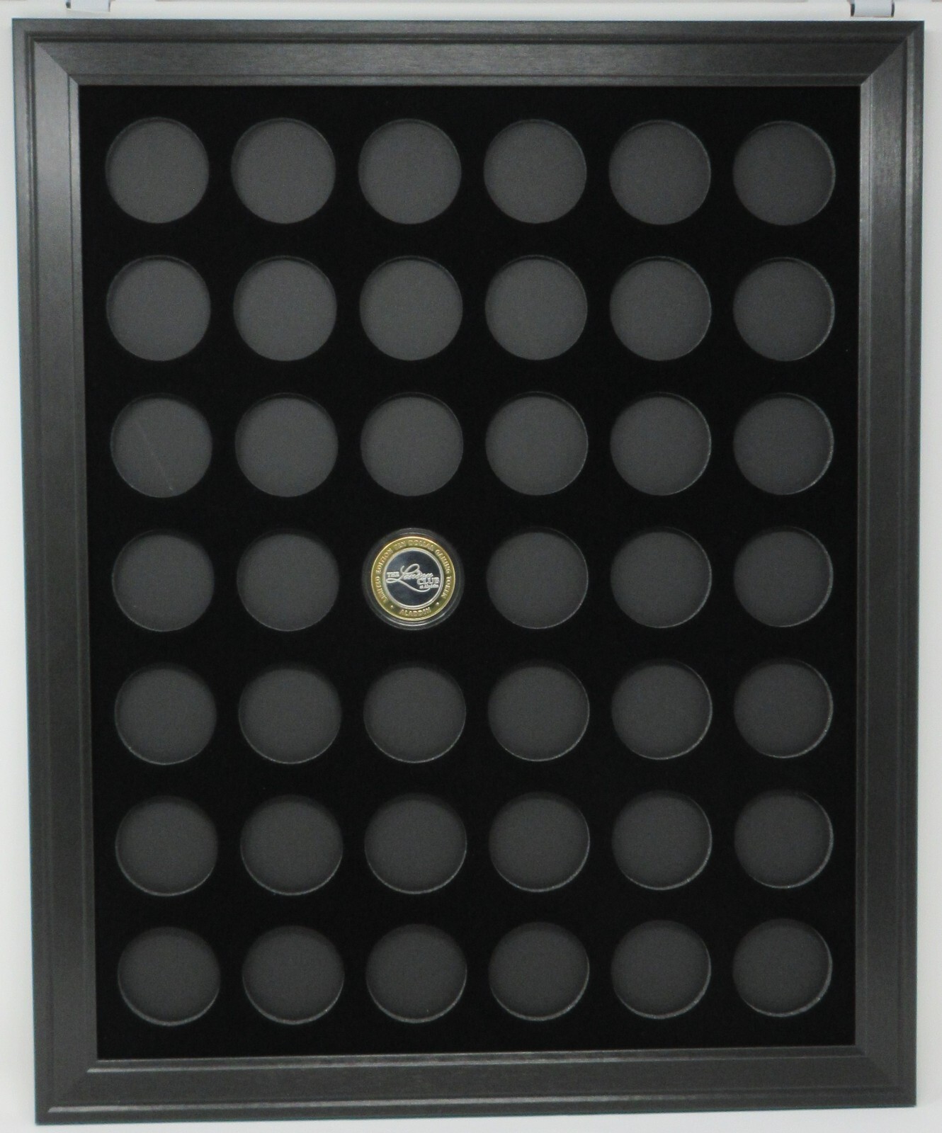 42 SILVER STRIKE CASINO COINS (NOT INCLUDED) WALL DISPLAY PICTURE FRAME 16