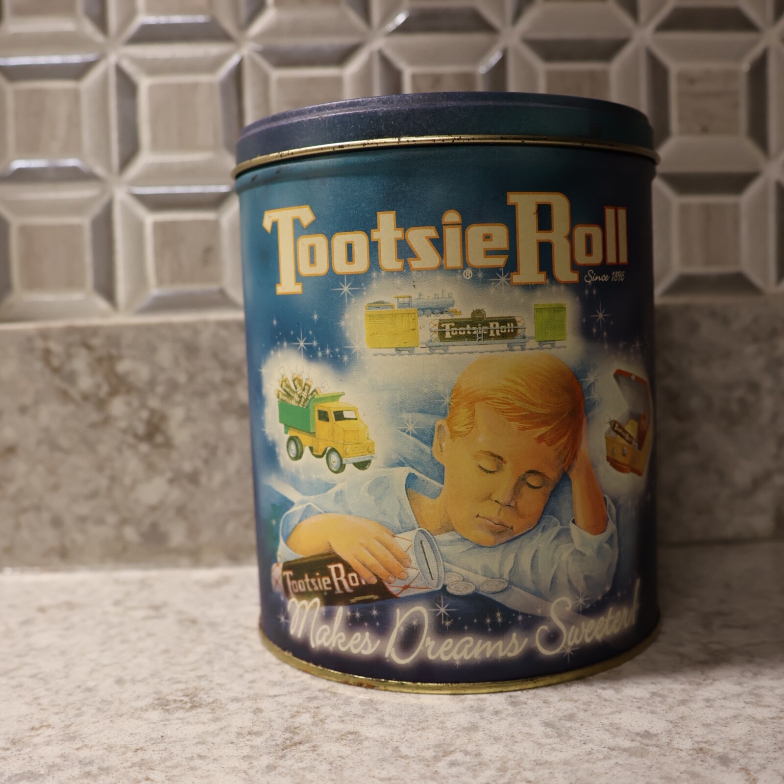2001 Tootsie Roll Round Limited Edition 7th of Series Canister/Tin Sweet Dreams