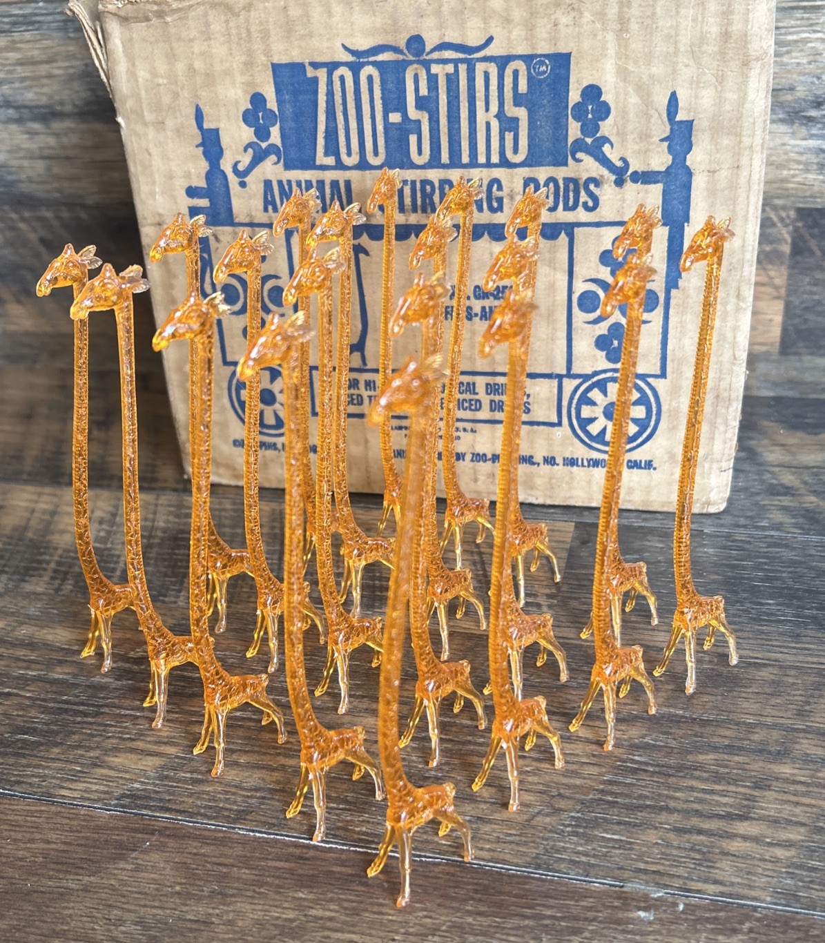Vintage Orange Giraffe Swizzle Sticks Drink Stirrers Plastic (lot of 20) Vintage Orange Giraffe Swizzle Sticks Drink Stirrers Plastic (lot of 20)