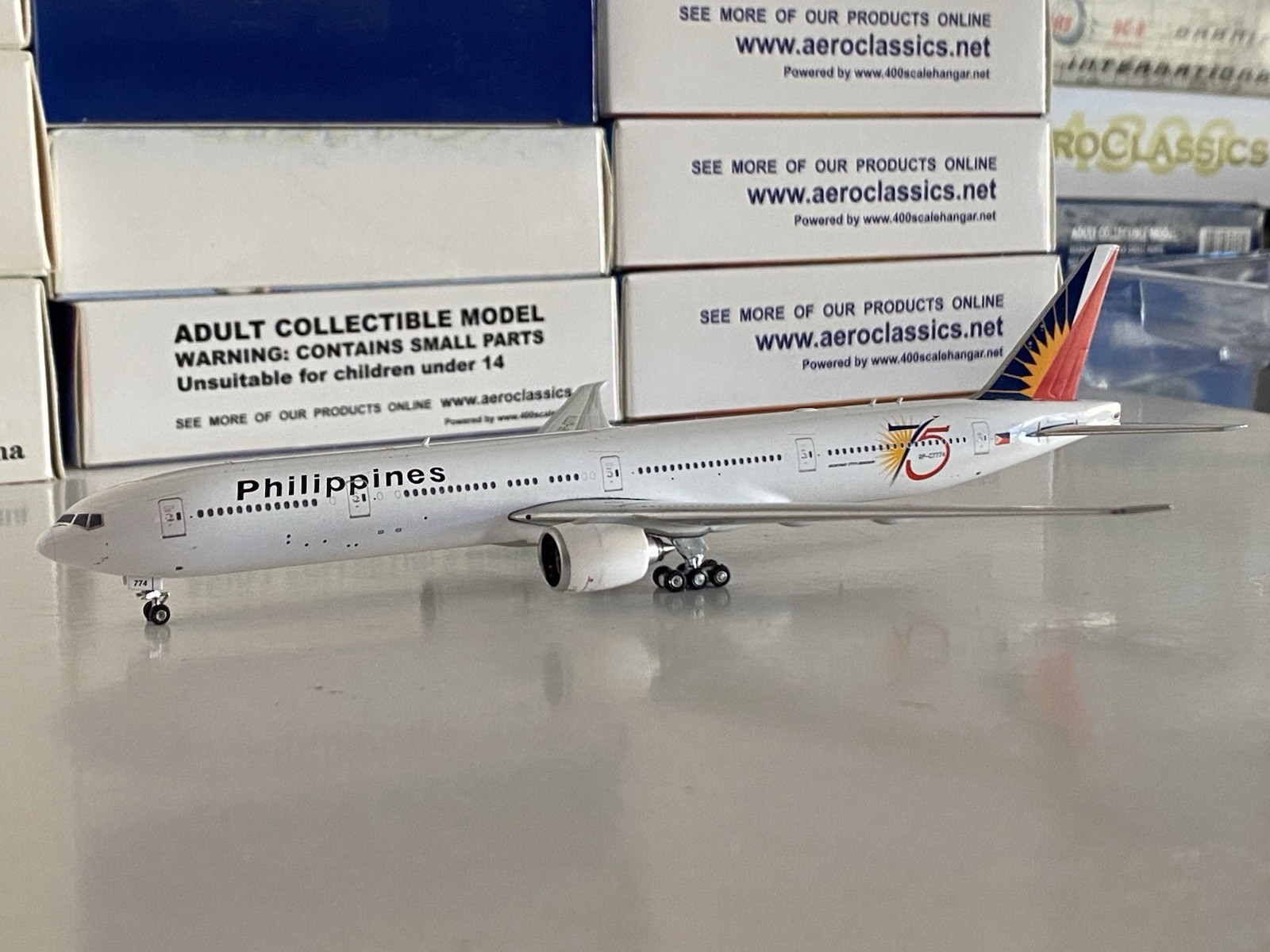 Phoenix Models PAL Philippine Airlines Boeing 777-300ER 1:400 RP-C7774 75 Anniv