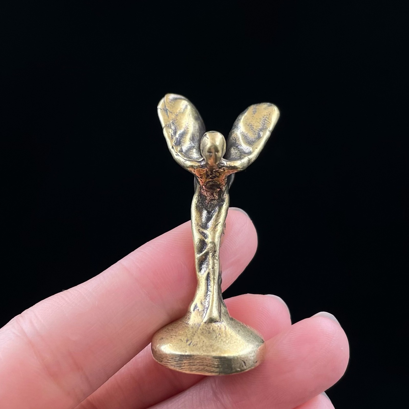 Pure brass retro gold trophy goddess ornament Pure brass retro gold trophy goddess ornament