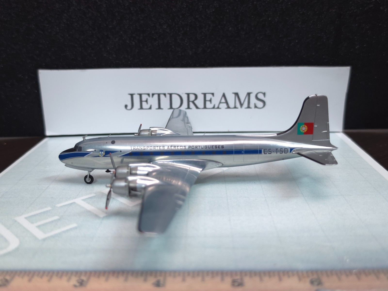 1/200 TAP AIR PORTUGAL DOUGLAS DC-4 (C-54A) 40'S BARE METAL COLORS CS-TSD HERPA