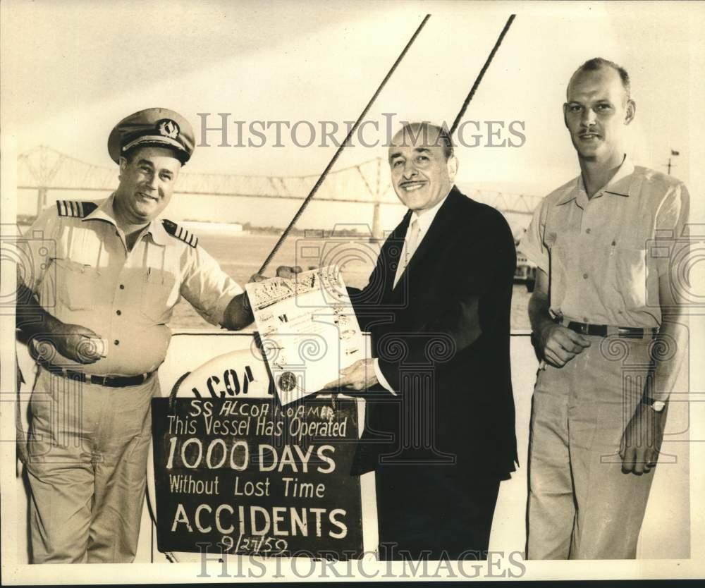 Press Photo SS Alcoa Roam officials presented with safety award, New Orleans