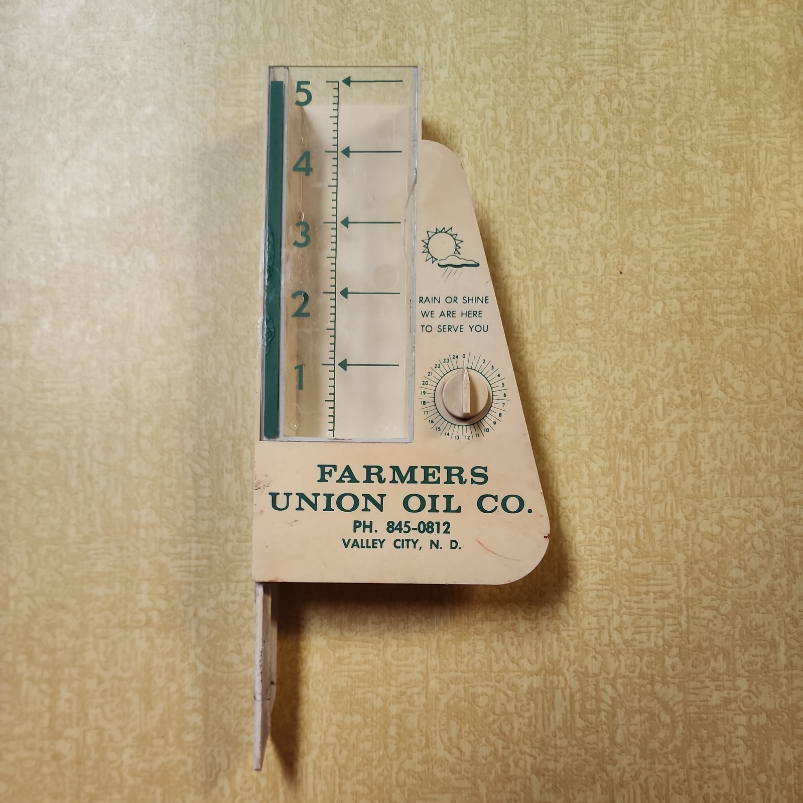 VTG Farmers Union Oil  Co. Valley City ND Rain Gauge USA petroleum advertising 