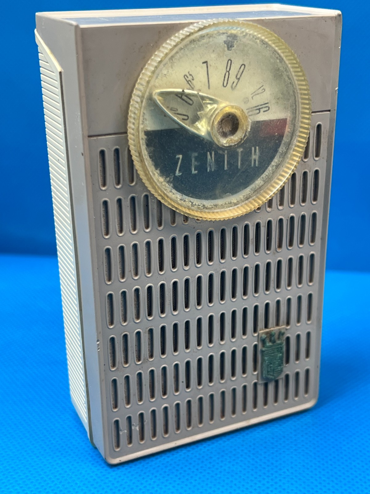 Zenith Royal 50 AM Transistor Radio grey tan