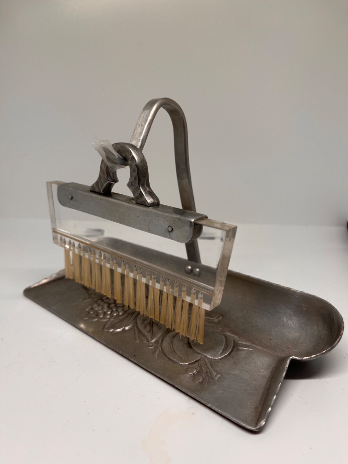 Vintage c1930s EVERLAST Forged Aluminum + Lucite silent butler / crumb tray + sw