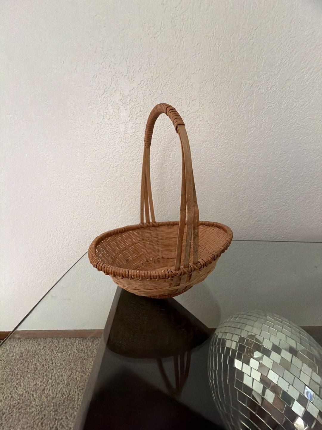 Flower Girl Vintage Woven Rattan Oval Gathering Basket with High Handle Flower Girl Vintage Woven Rattan Oval Gathering Basket with High Handle