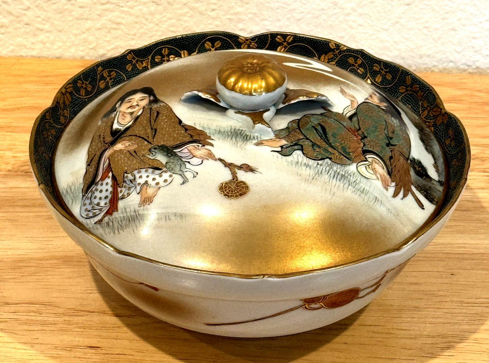 Vintage Hand Painted & Porcelain Gilded Japanese Kutani Lidded 3.5\ Vintage Hand Painted & Porcelain Gilded Japanese Kutani Lidded 3.5\