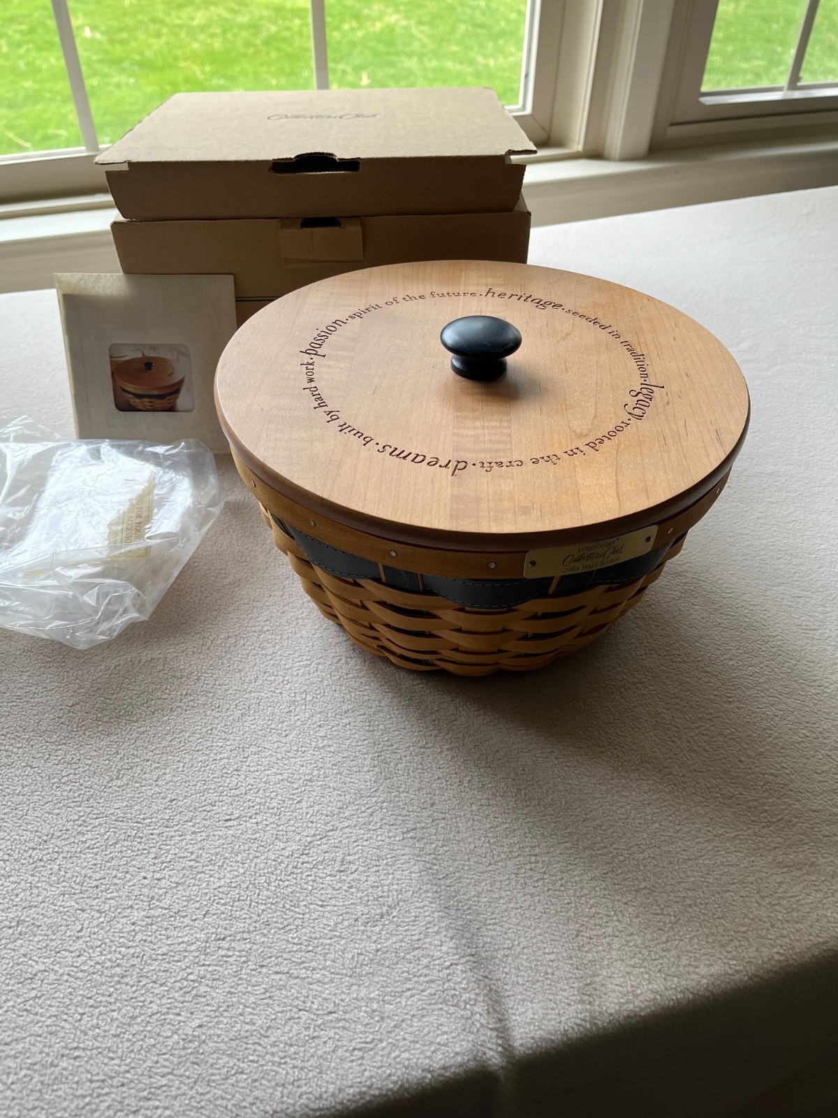 Longaberger 2004 Collectors Club Ware Basket Combo & Engraved Lid