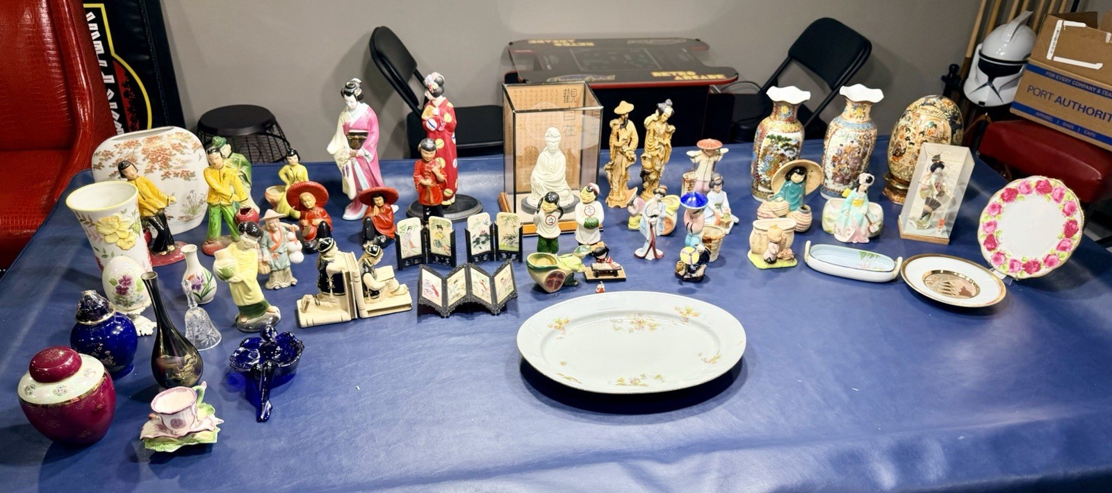 LARGE LOT OF 50 ANTIQUE VINTAGE ASIAN FIGURINE & COLLECTIBLES SOME RARE  ￼