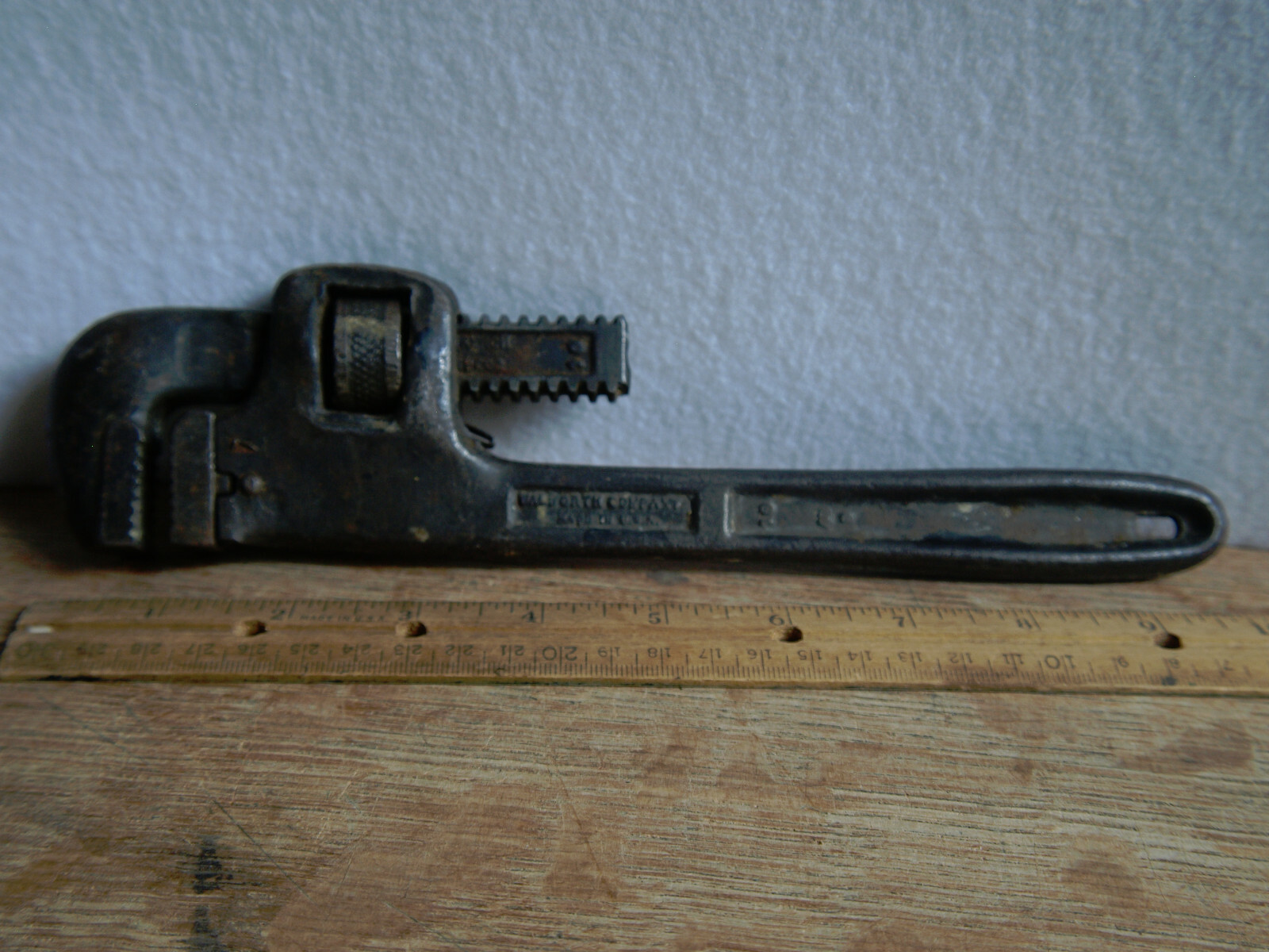 Walworth Company Walco Pipe Wrench 10 Inch Heavy Duty Walworth Company Walco Pipe Wrench 10 Inch Heavy Duty