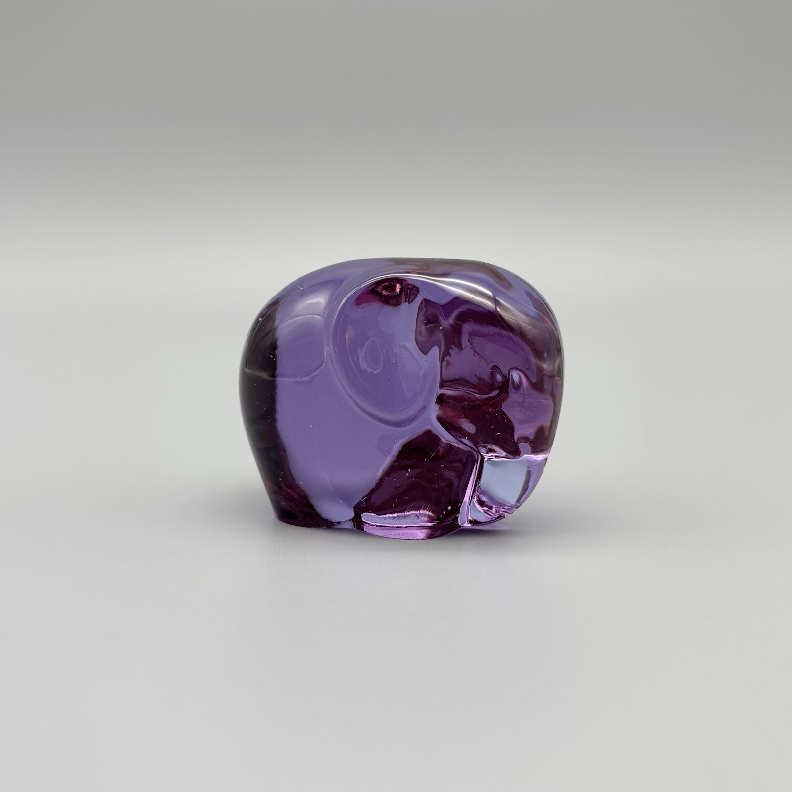 Vintage MCM Art Glass Alexandrite Neodymium Purple Elephant Figurine 2.5\