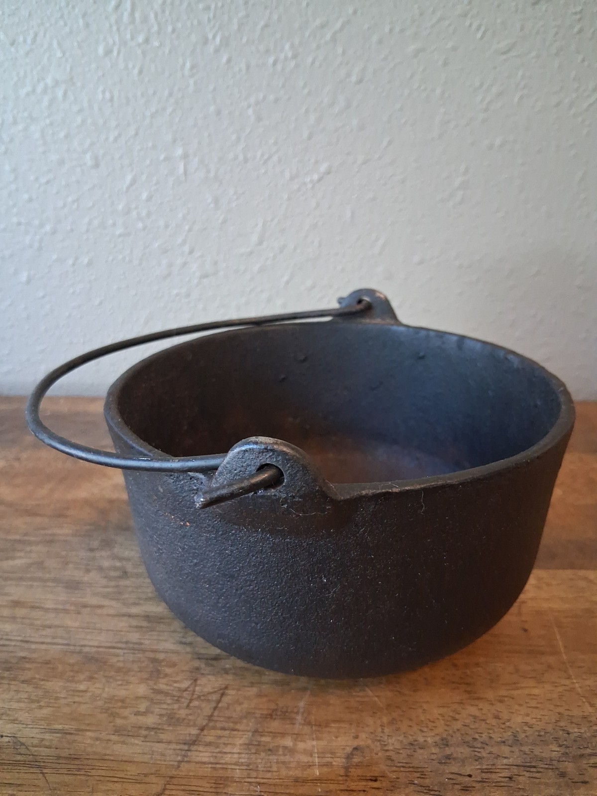 Antique Cast Iron Small Cauldron w/ Bail Handle, Early–Mid 19th Century RARE
