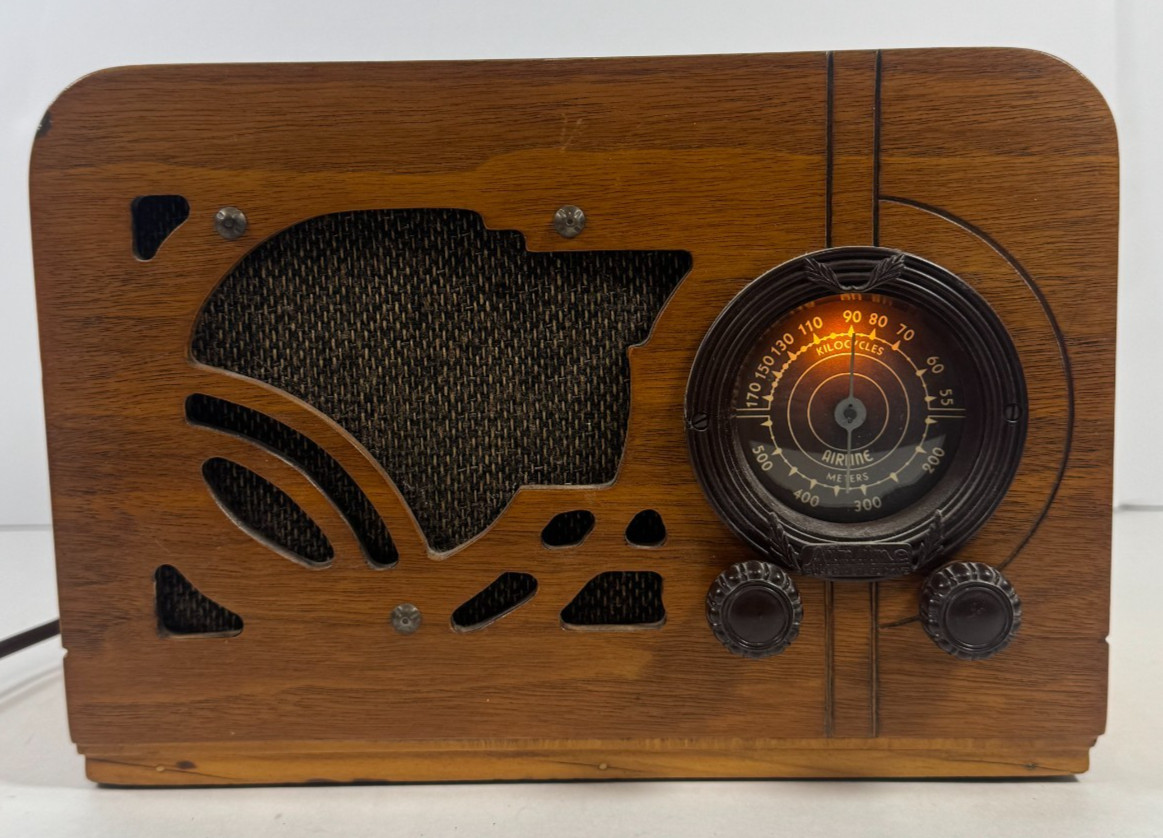 Vintage 1937 Montgomery Ward Airline 62-425 “Indian Head” Tube Radio Works READ