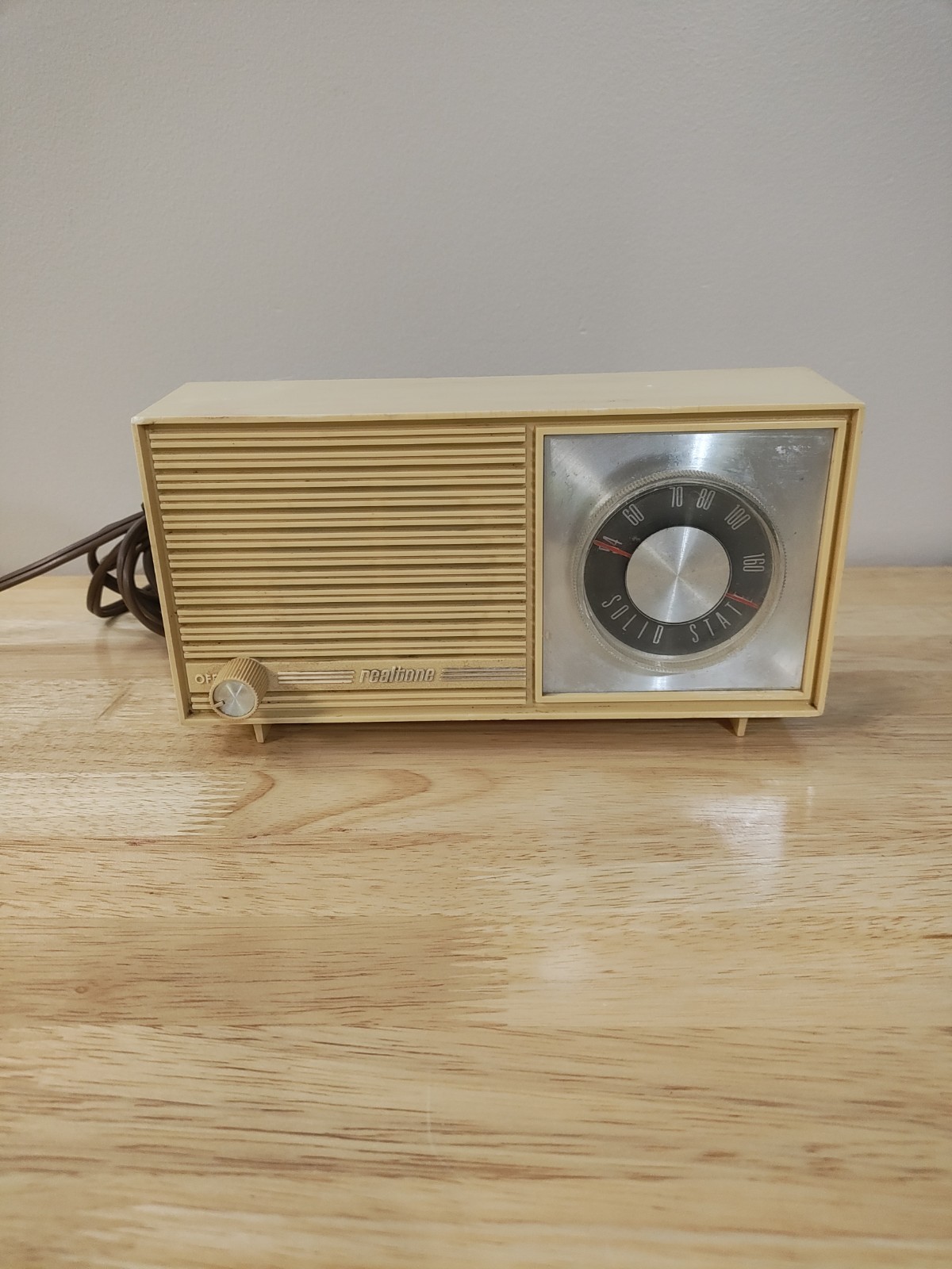 Vintage Realtone 3109-2 Transistor Radio Beige 1960\'s Singapore Tested WORKS Vintage Realtone 3109-2 Transistor Radio Beige 1960\'s Singapore Tested WORKS