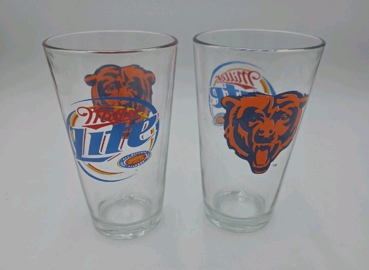 2 Vintage Miller Lite logo Chicago Bears Pub Pint Glass 2 Vintage Miller Lite logo Chicago Bears Pub Pint Glass