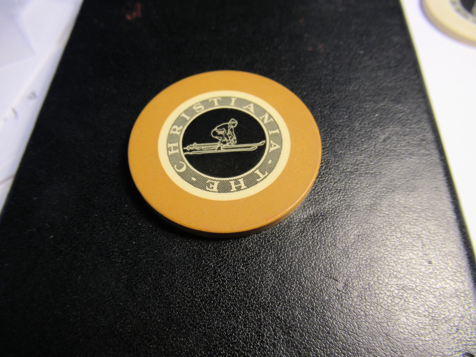 1937 THE CHRISTIANIA CASINO, SUN VALLEY IDAHO MUSTARD CREST & SEAL ROULETTE CHIP