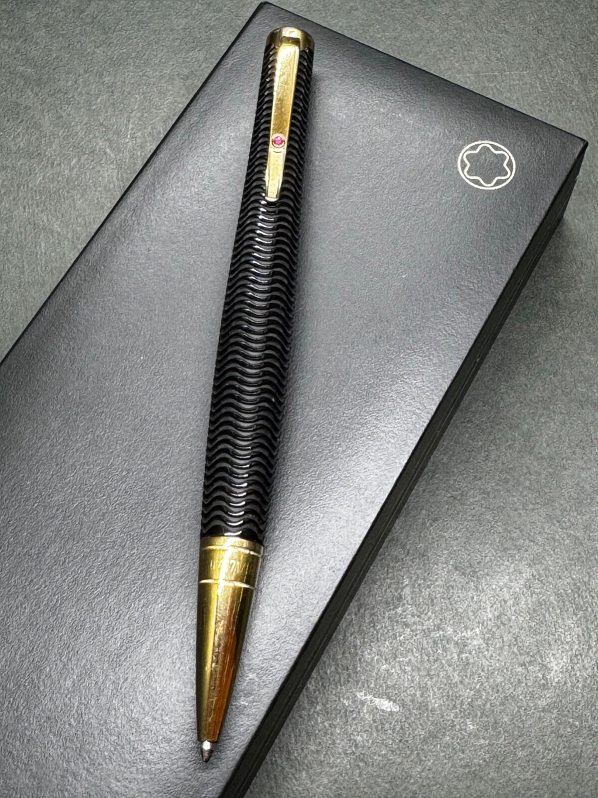 MONTBLANC Writers Edition 2006 Virginia Woolf 18000-Limited Ballpoint pen