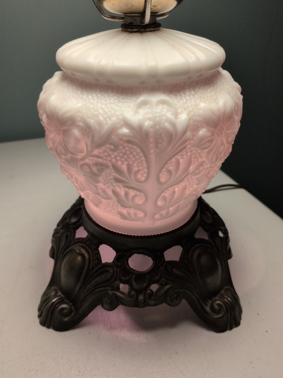 Vintage Antique Fenton Milk White Glass Poppy Pattern Cast Metal Base 2 Way LAMP