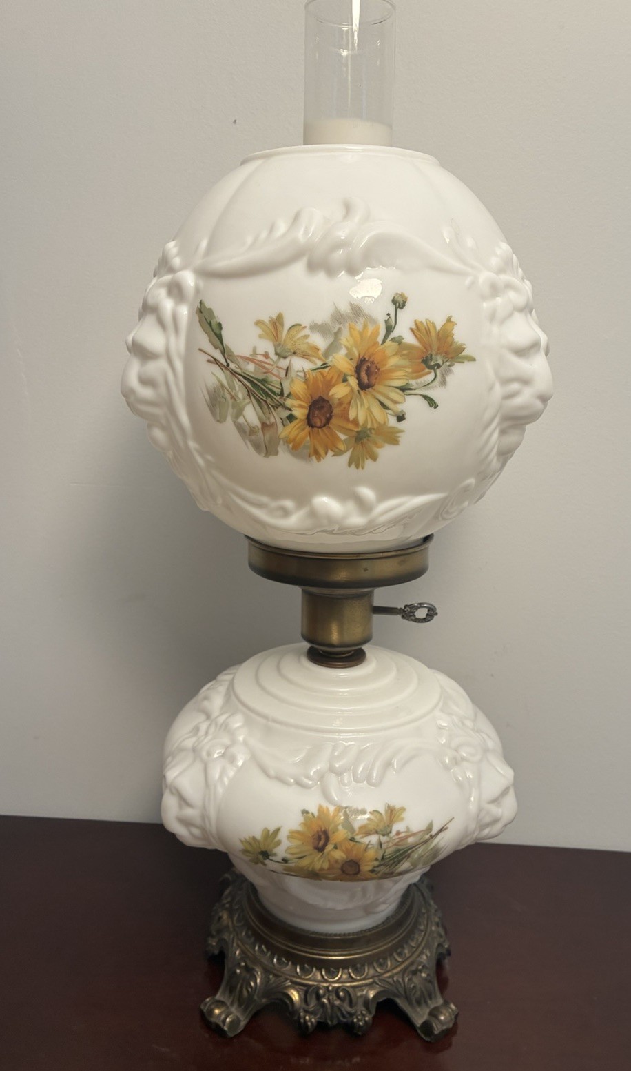 Vintage HEDCO Embossed GWTW Puffy Lion Head Floral Hurricane Lamp 3 Way Light VG