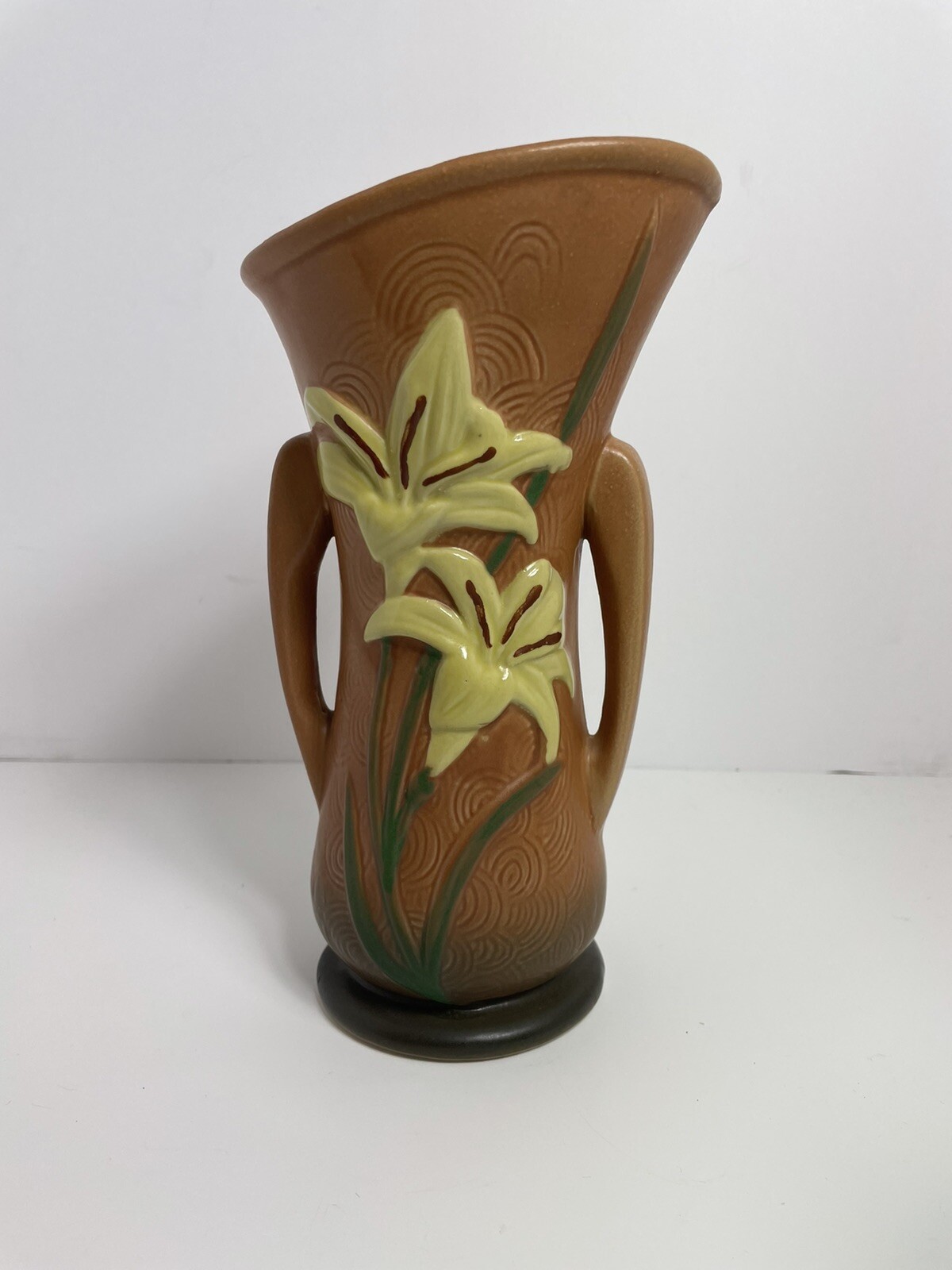 Roseville Pottery 135-9 Reproduction Lily Floral Handle Vase Mint 9”