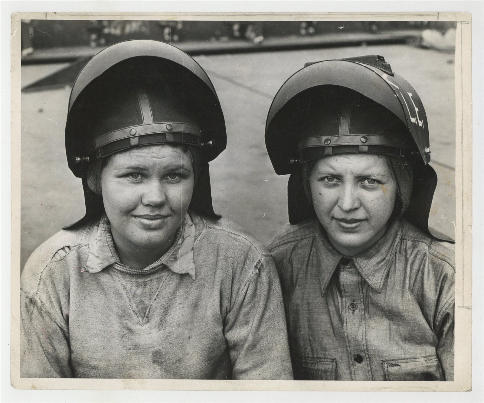 Female Iron Welders 1943 Women Ironworkers Tough Strong Girls Right Photo J15535