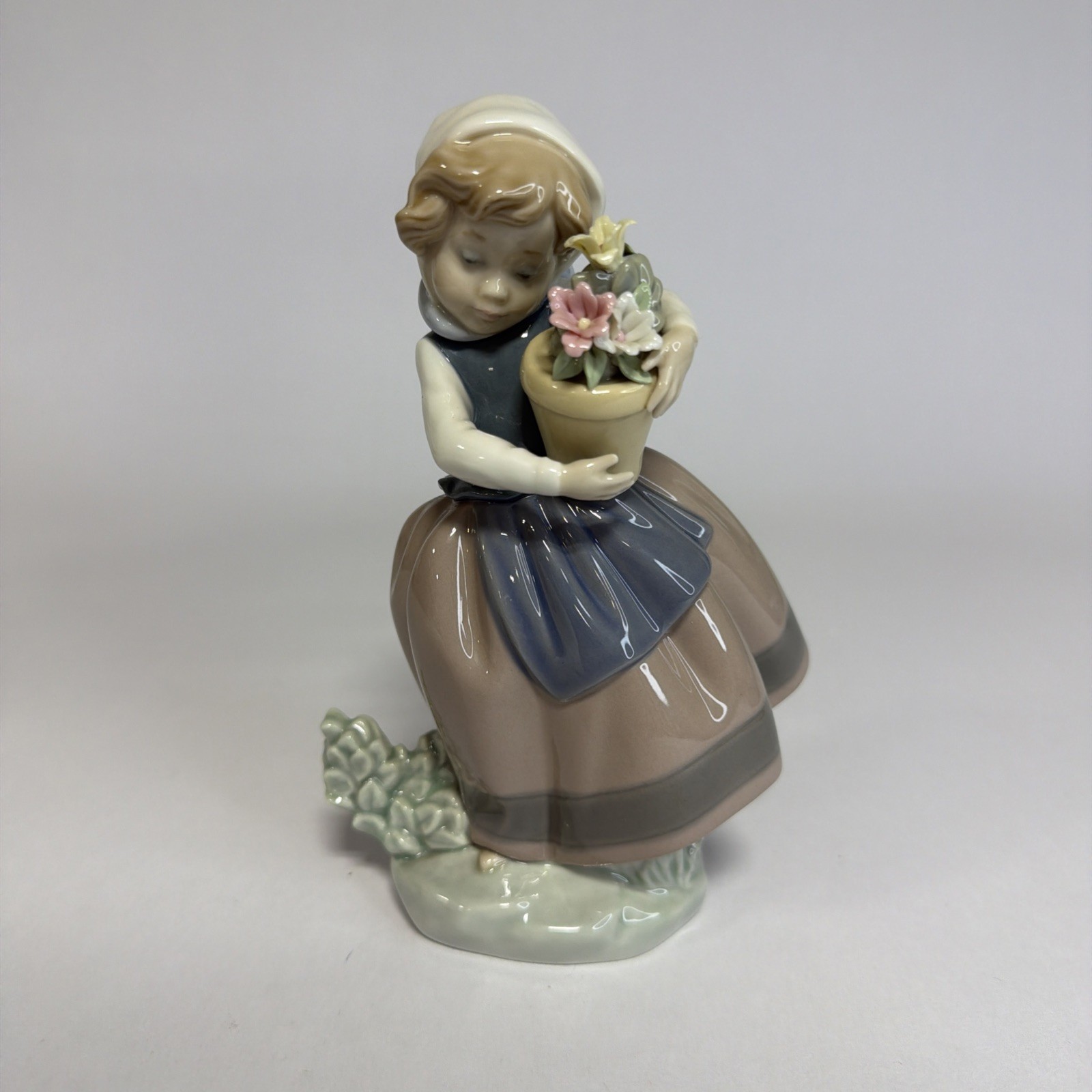 Vintage Lladro Porcelain Girl Potted Flowers Figurine Spring is Here Vintage Lladro Porcelain Girl Potted Flowers Figurine Spring is Here