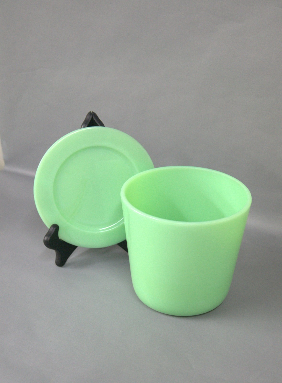 Vintage McKee Uranium Glass Jadeite Glass Canister with Cover, Pre-Owned
