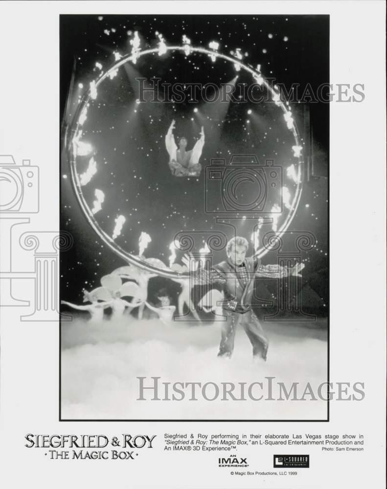 1999 Press Photo Las Vegas Stage Show in 